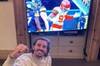 圣诞宅家看橄榄球！格列兹曼社媒晒观看NFL圣诞大战的照片